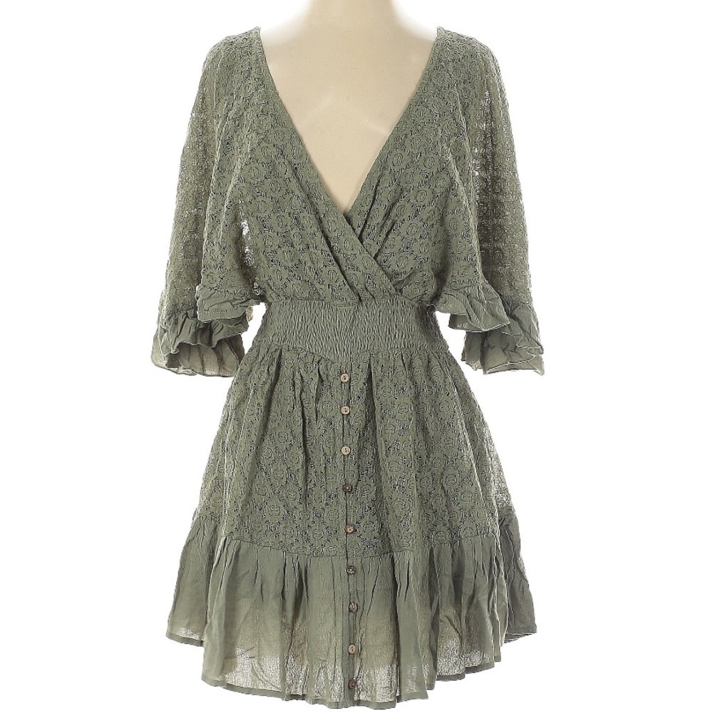 NWT EASEL Lace Detail V-Neck Tie Back Flowy Sleeve Romper Size Small - Picture 3 of 5